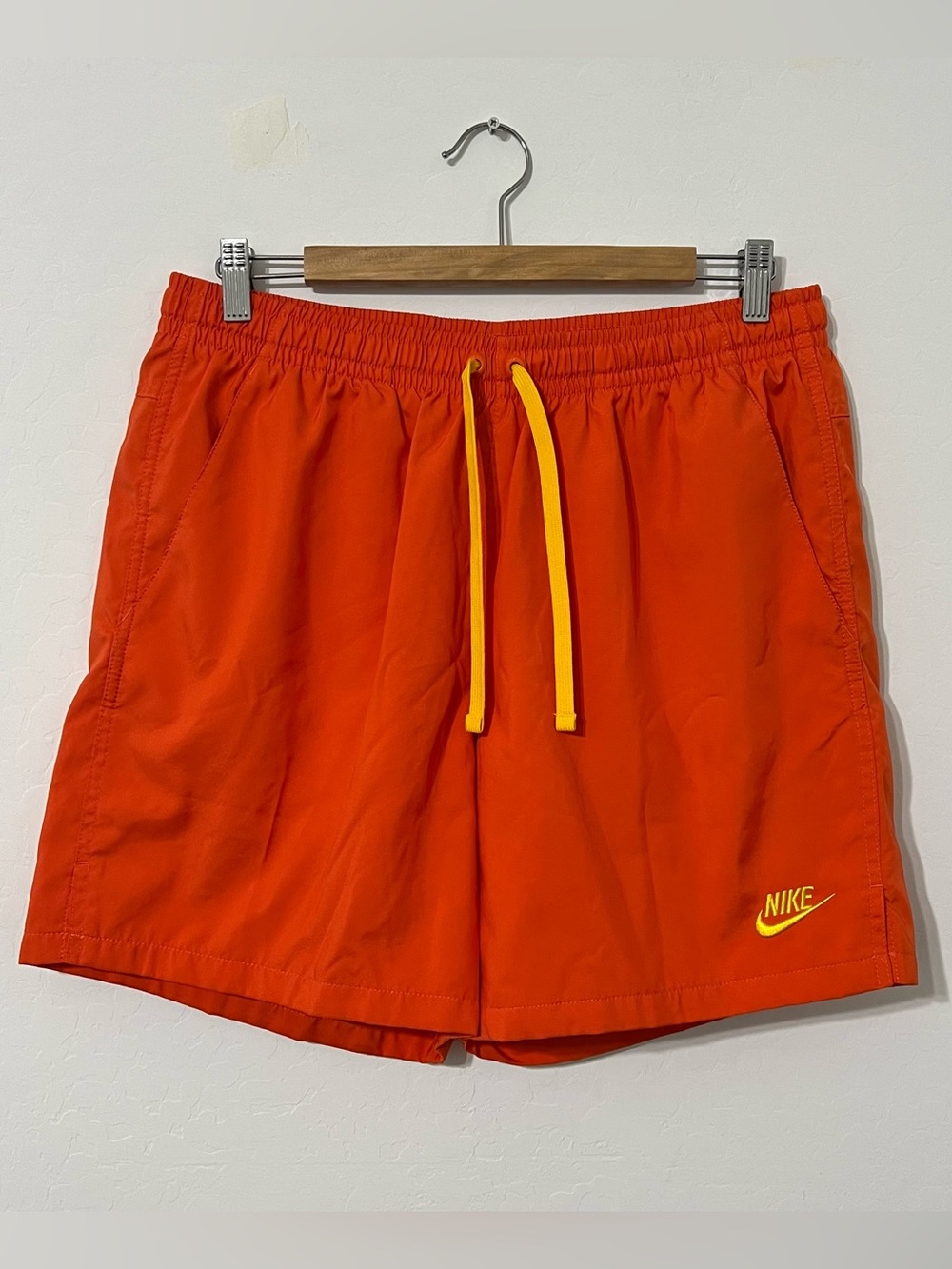 Nike Woven Flow Orange Athletic Casual Shorts | Men’s | AR2382-869 | Large